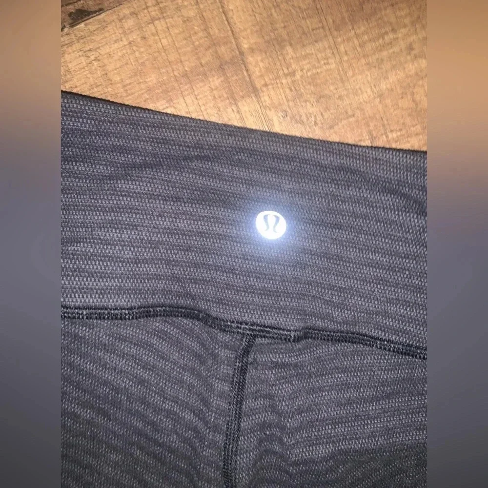Lululemon Wunder Under Crop II grey stripe 4 $88 spring yoga active workout